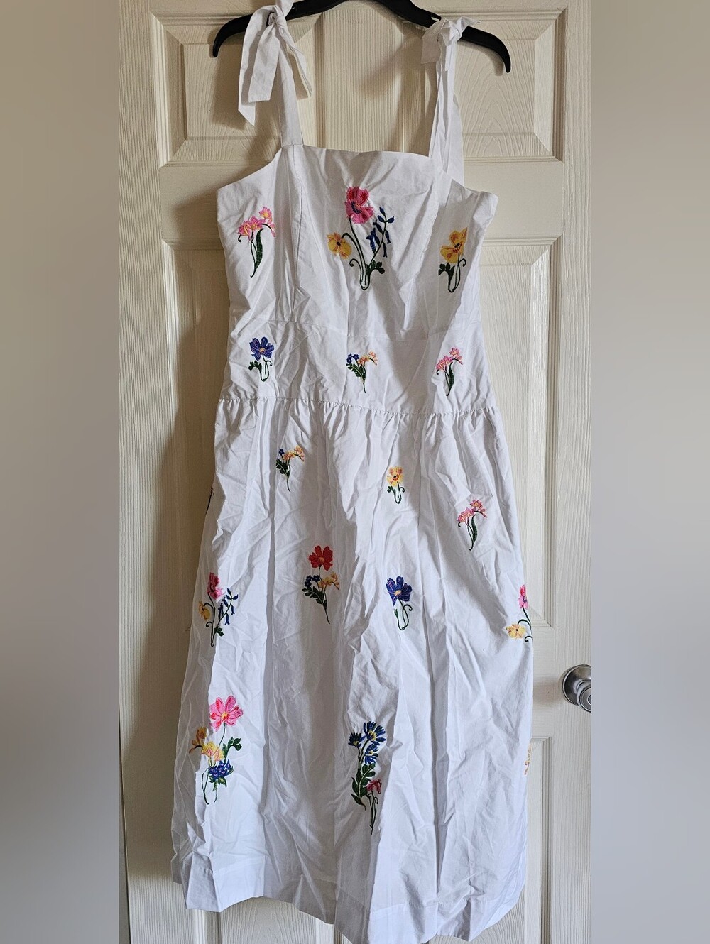 White Floral Embroidered Maxi Dress with Tie Straps Ladies Large